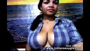 Indian Mumbai Desi Big boobs bhabhi expose her front of Live Webchat - indiansexygfs&period;com